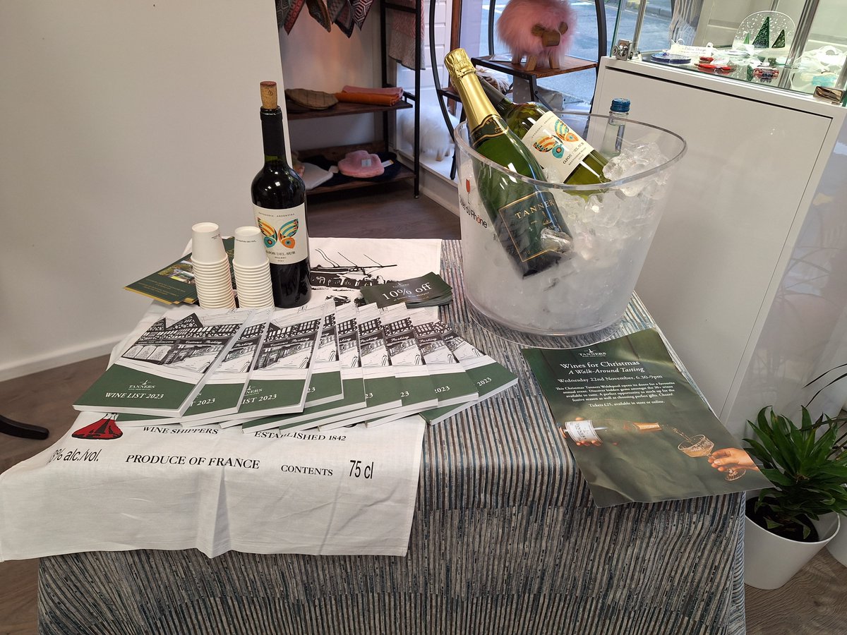 TannersWpool's tweet photo. Delighted to be at the Gifts of Wales Shop in Welshpool today for a tasting of Patagonian wines and the ever popular Tanners Cava! Here till 5 pm!

There's a special treat as well for all who drop in!

#popup #winetasting #Welshpool #powys #MidWales #patagonia #welshpool #wine https://t.co/Dpedg44qjg
