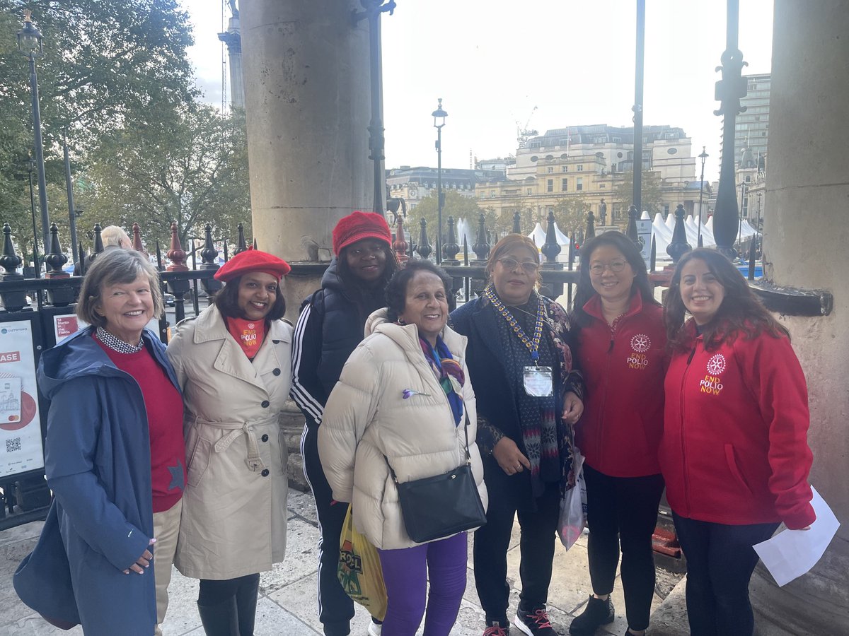 Up Rotary international Club London walking to raise money to end polio worldwide. Well done team meeting now@Trafalgar Square@Braincoleman