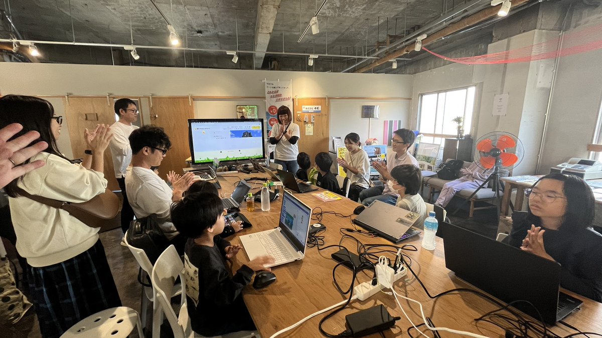 Tebasaki_lab's tweet image. 今日はCoderDojo久留米に参加して来ました!
Scratchやマイクラなどで盛り上がりました。マイクラカップの審査通った子も!
自分はScratchで作ったぷよぷよや2Dマイクラをニンジャたちに見せました。反応があって良かったです👍
明日はCoderDojo春日を開催してきます!
#CoderDojo
#CoderDojoJapan