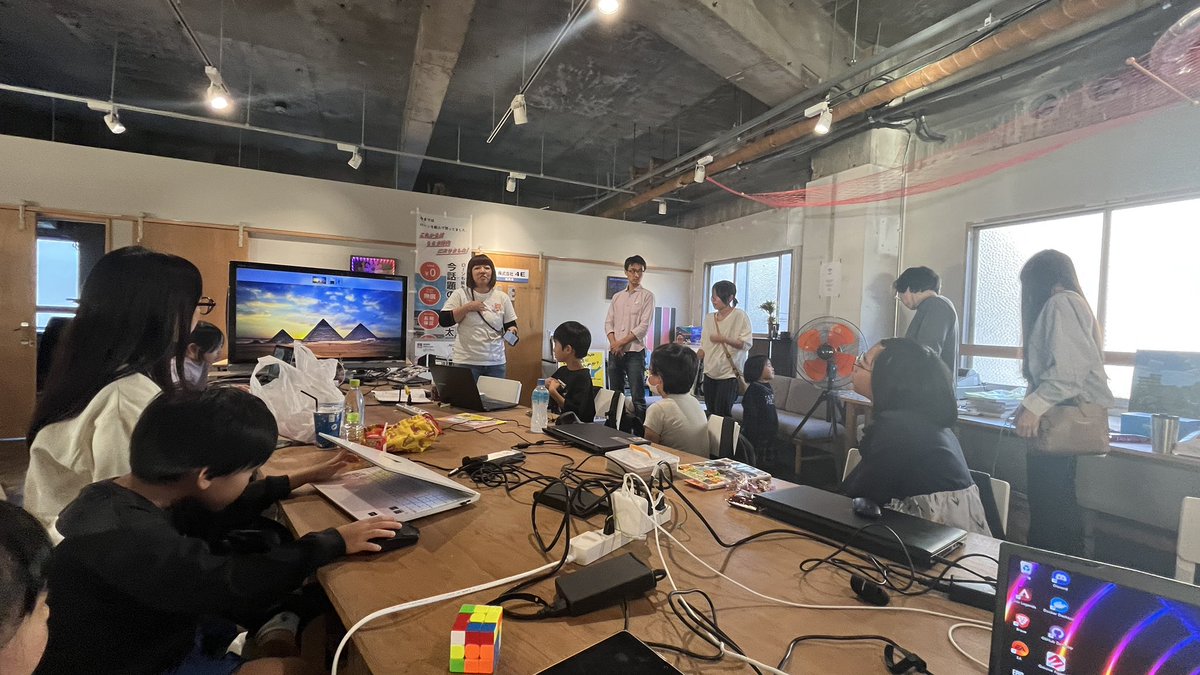 Tebasaki_lab's tweet image. 今日はCoderDojo久留米に参加して来ました!
Scratchやマイクラなどで盛り上がりました。マイクラカップの審査通った子も!
自分はScratchで作ったぷよぷよや2Dマイクラをニンジャたちに見せました。反応があって良かったです👍
明日はCoderDojo春日を開催してきます!
#CoderDojo
#CoderDojoJapan