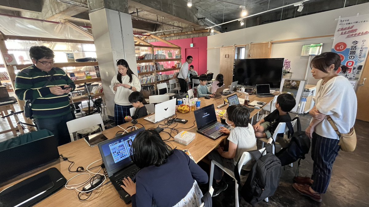 Tebasaki_lab's tweet image. 今日はCoderDojo久留米に参加して来ました!
Scratchやマイクラなどで盛り上がりました。マイクラカップの審査通った子も!
自分はScratchで作ったぷよぷよや2Dマイクラをニンジャたちに見せました。反応があって良かったです👍
明日はCoderDojo春日を開催してきます!
#CoderDojo
#CoderDojoJapan