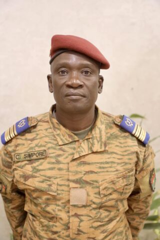 JusteMien's tweet image. #Burkina #Forces_armees_nationales : Le ministre de la Défense le colonel-major #Kassoum_Coulibaly et le chef d'État-major général des #Armées, le colonel-major #Célestin_Simporé, promus généraux de brigade par le président de la transition. #Lwili
