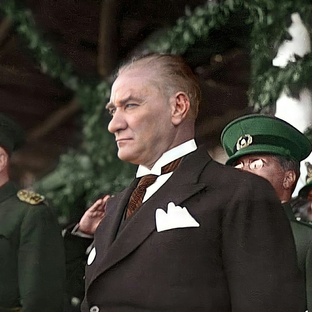 “Efendiler, yarın Cumhuriyeti ilan edeceğiz.”

— Mustafa Kemal ATATÜRK (28 Ekim, 1923)