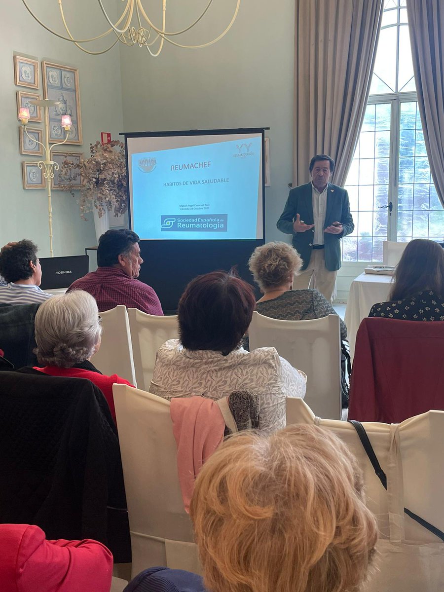 SEReumatologia's tweet photo. Empezamos la Jornada de #Reumachef, en #Córdoba, junto con #ACOARE y el Dr. @CARACUELRUIZ, hablando sobre hábitos de vida saludable https://t.co/ycEnH8SyVf
