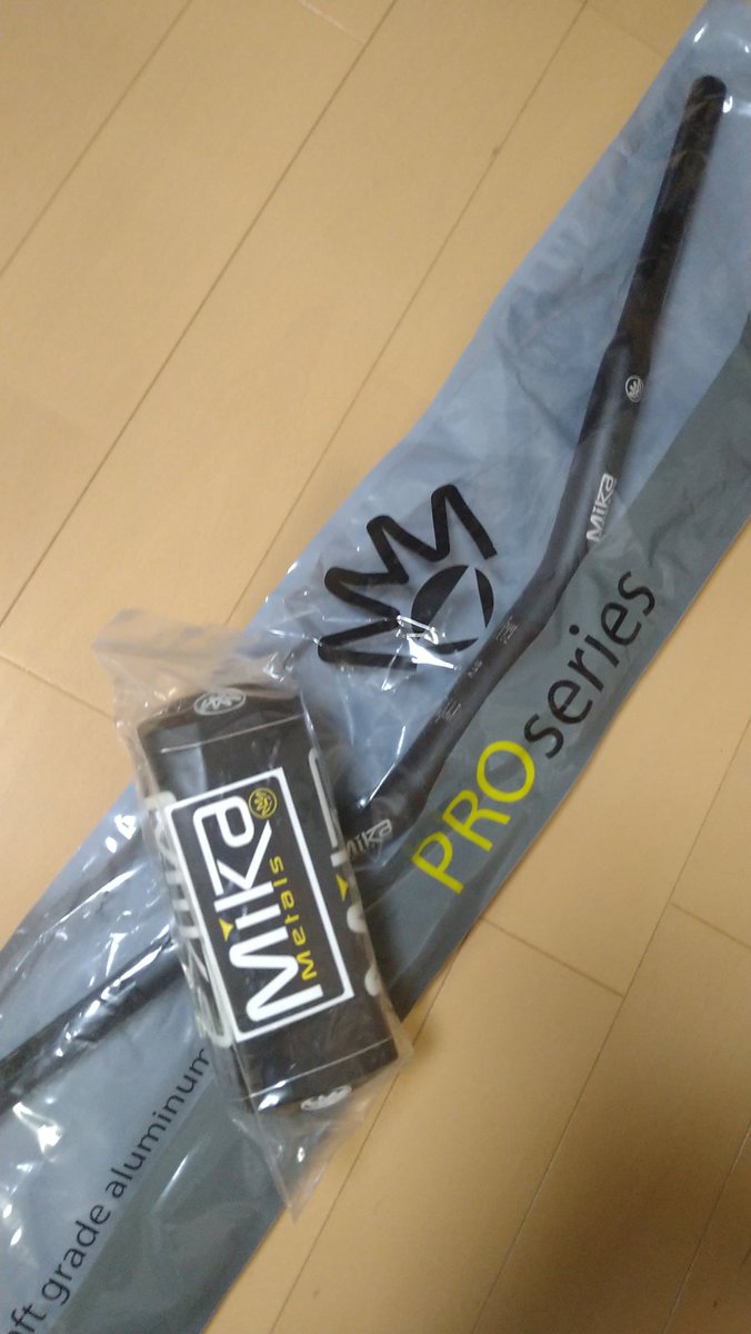nakamoon58's tweet image. ダートバイクのハンドルバーを換えてみようなんざ、俺も通になったものよ
#mikametals