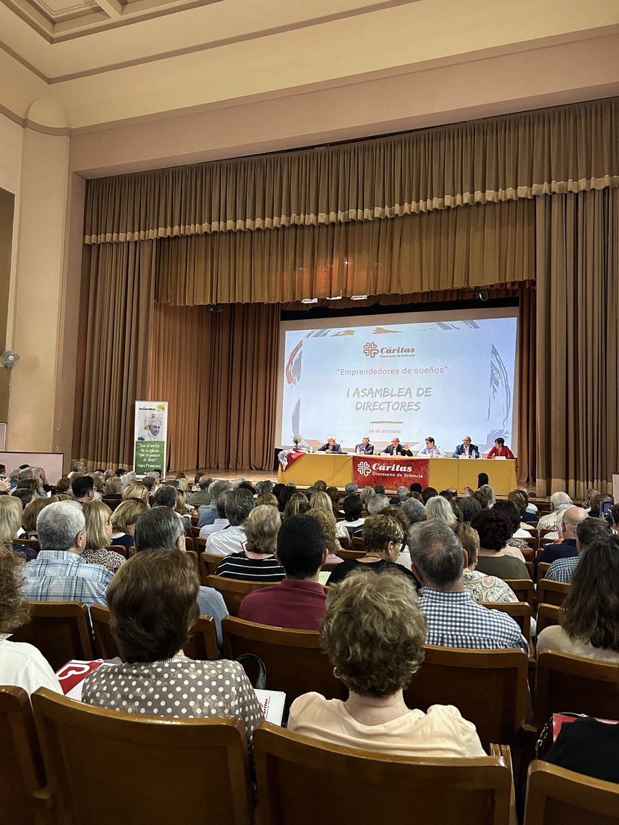 I Asamblea de directores.
Más de 250 personas voluntarias reunidas por un mismo motivo, ser “Emprendedores de sueños” 
<a href="/ValenciaCaritas/">Valencia Cáritas</a> <a href="/SabinaBernat/">Sabina</a> <a href="/AnFolch/">Anna Folch</a>