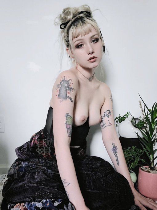 A couple pics from one of my favorite photosets this week. https://t.co/8U4VZ5iW4V<a href="/tag/mvsales"class="tags"><span>#mvsales</span></a>