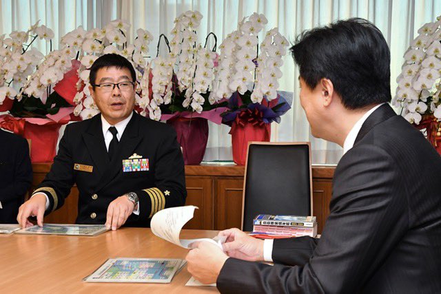 砕氷艦「しらせ」は来月から第65次南極地域観測協力のため横須賀港を出発します。齋藤一城艦長から出港前の状況報告を受けました。乗組員179名、約5ヶ月間の無事と任務完遂を祈ります！#砕氷艦しらせ #海上自衛隊