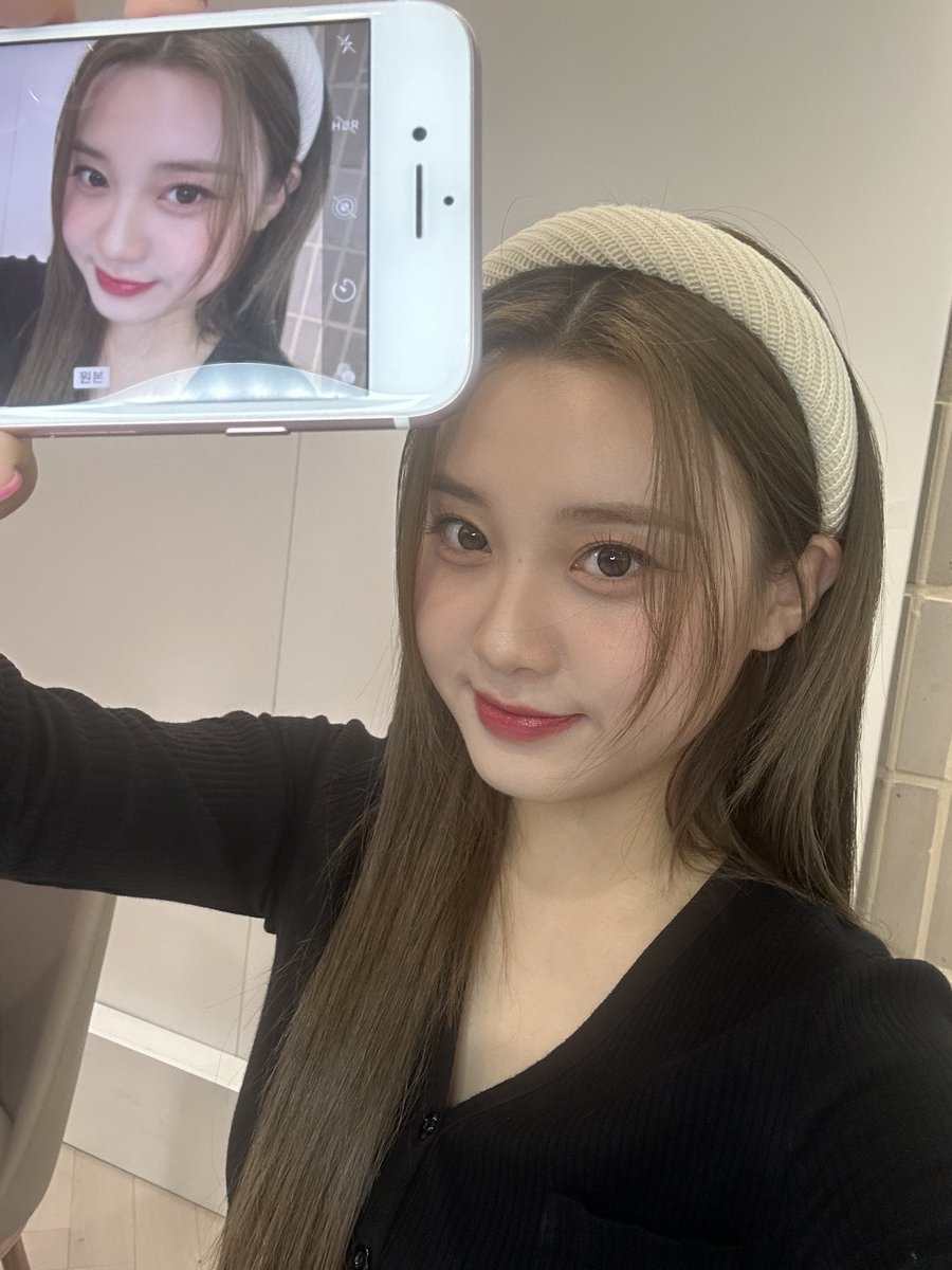 CUBE_LIGHTSUM's tweet photo. [#나영] MZ 셀카 😎 https://t.co/3PKKNVKQGu
