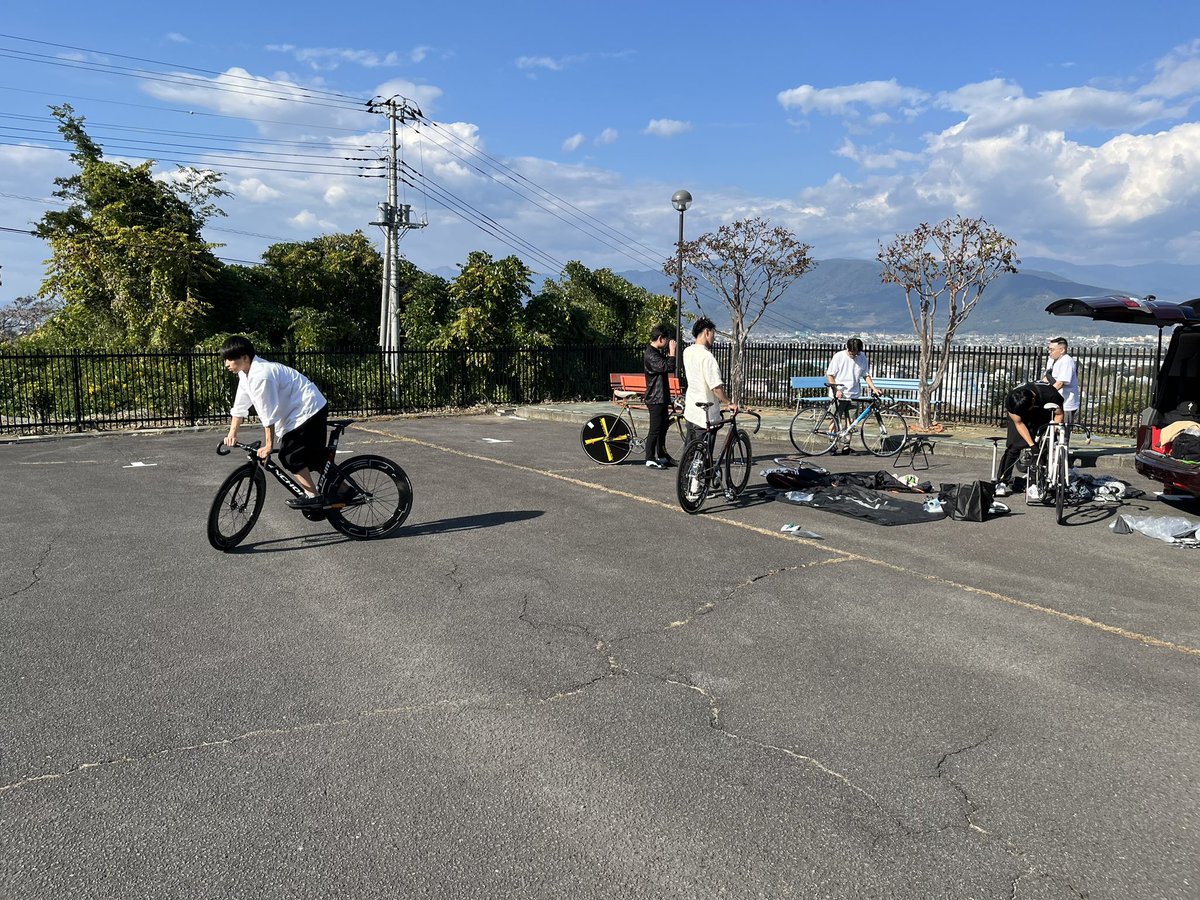 imoto6159's tweet photo. 大自然とピスト
#fixertokyo https://t.co/j0Emyi7Yq4