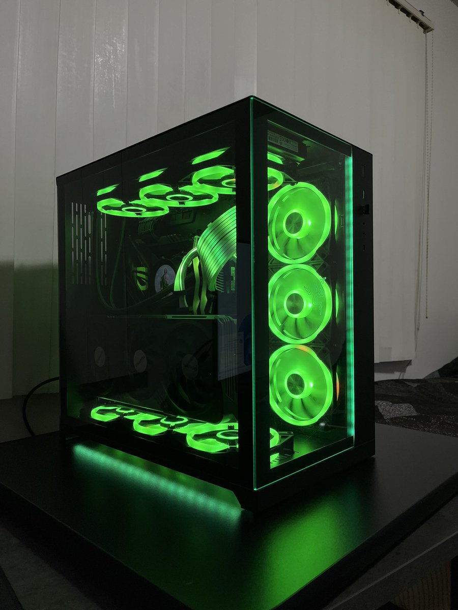 BuildsByEli's tweet photo. Another happy client 🙏🏼 
He didn’t buy this PC from me but I
Cleaned up cables ✅ 
Added cpu cable extensions ✅ 
Repasted CPU ✅
Lowered cpu temps by 13° ✅
Fixed fan settings ✅
Installed Strimer cables ✅
Reinstalled SSD in proper slot ✅
Fixed GPU bandwidth from 8x to 16x ✅ https://t.co/z7gg2dlvpb
