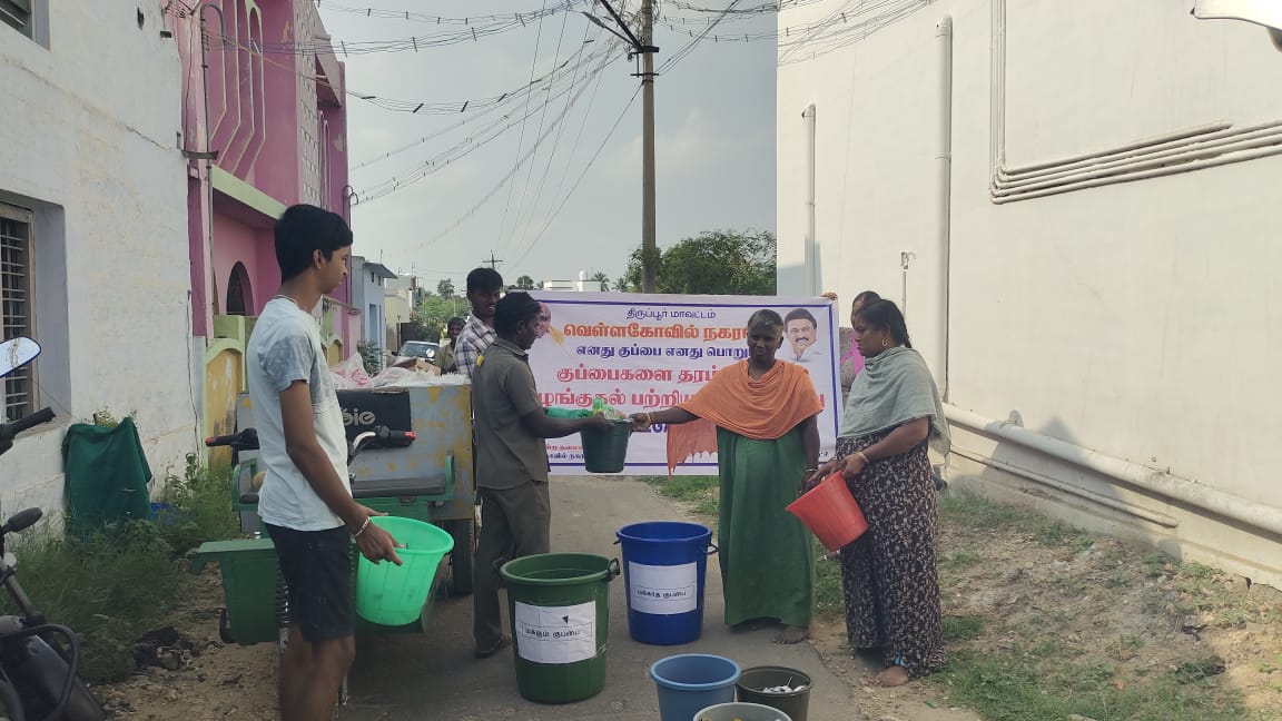 VellakovilMpty's tweet photo. Today vellakovil municipality People's movement for clean cities-on 27.10.2023 #My_Waste_My_Responsibility
#IndiaVSGarbage
#SwachhthaKaUpahaar
#IndiaVsGarbage
#SwachhAmritMahotsav
#SwachhSurvekshan2023
#harageelasookhaneela
#Pugaiilabhogi https://t.co/tSrT9tyjxn