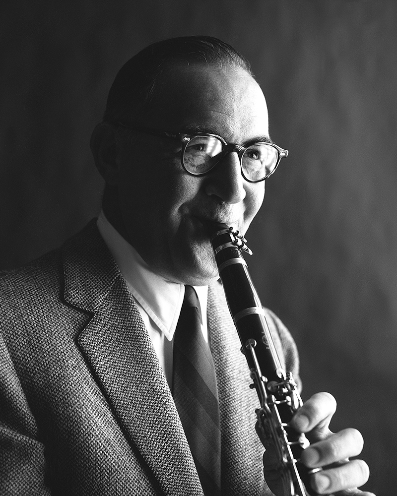 Benny Goodman

1962

#williamhelburn
#william_helburn
#1960s​​​​​​​​​​​​​​​​​​​​​​​​
#newyorkfashionphotography​​​​​​​​​​​​​​​​​​​​​​​​
#1960sphotography​​​​​​​​​​​​​​​​​​​​​​​​
#1962
#bennygoodman
#bennygoodmanorchestra
#jazz
#jazzmusic