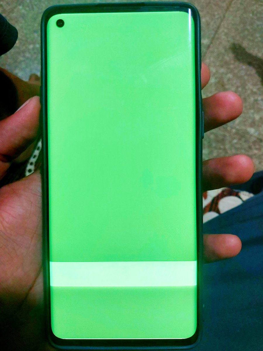 TechActivist666's tweet image. Mere Friend ka OnePlus 8 Smartphone Update ke Baad Green ho Gaya Hai Pura 

Green Line toh Dekha tha Aaj Pura Screen hi Green se Bhar Gaya Hai

#OnePlus8

What Can i do Please Help 🙏🙏🏻🙏 @OnePlus_IN 
@oneplus
