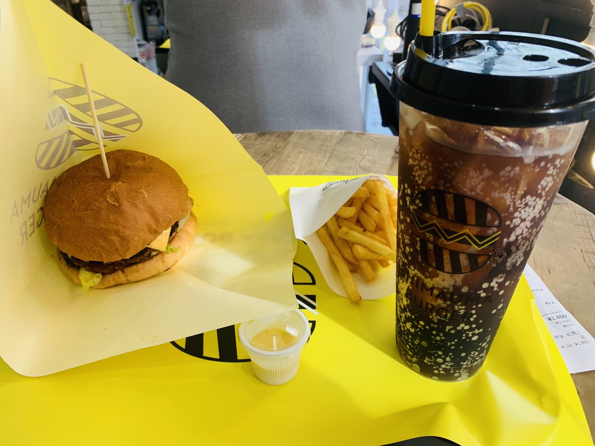 yukinon_brz's tweet photo. 池袋駅近くのシマウマバーガー🍔

淡路島バジルチーズバーガー
ポテト&amp;ドリンクセット https://t.co/GTUZ0EZGeF