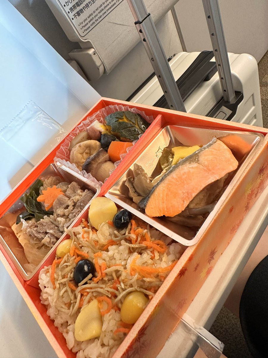今日はお出かけ！！
新幹線！弁当最高✨✨✨