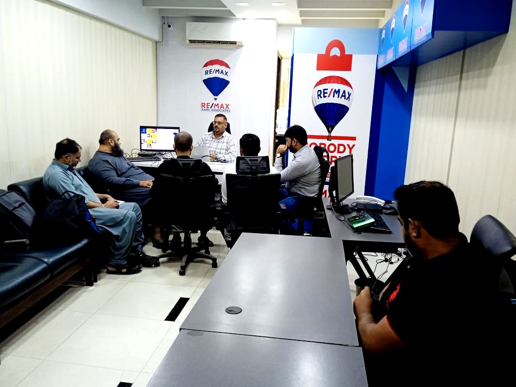 ReMaxPakistan's tweet photo. RE/MAX University - Training Episodes
RE/MAX Pakistan HQ Team visited our Trendy Franchise office in Blue Area Islamabad for "AGENT 101" training session.

UAN: (042) 111 736 736
Web: https://t.co/IsLCRV4eWc
Whatsapp: +92 (326) 8065555

#islamabad #investment #realestate https://t.co/7tHj1mWN7w