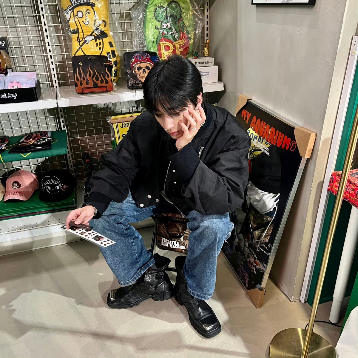 학생
한국에서 한국팬이 준 옷 입고다닐거면
말 좀 하고 와……… 💦💦
맛있는 거 많이 먹고 갔길 🥹🩷