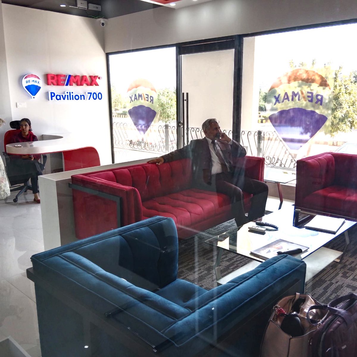 ReMaxPakistan's tweet photo. RE/MAX University 
RE/MAX Pakistan HQ Team visit to our Iconic Boutique Franchise Office in Gulberg Greens Islamabad for "AGENT 101" training session.

Web: https://t.co/IsLCRV4eWc
UAN: (042) 111 736 736
Whatsapp: +92 (326) 8065555

 #remaxpakistan #training  #RealEstate https://t.co/lM9max137j