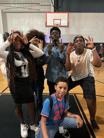 Varsity Lakes Middle tweet media