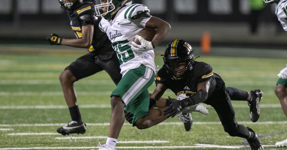 Collins Hill notches key region win at Central Gwinnett <a href="/chhseaglesfb/">CHHS Football</a> #GwinnettFB bit.ly/46M7MDH