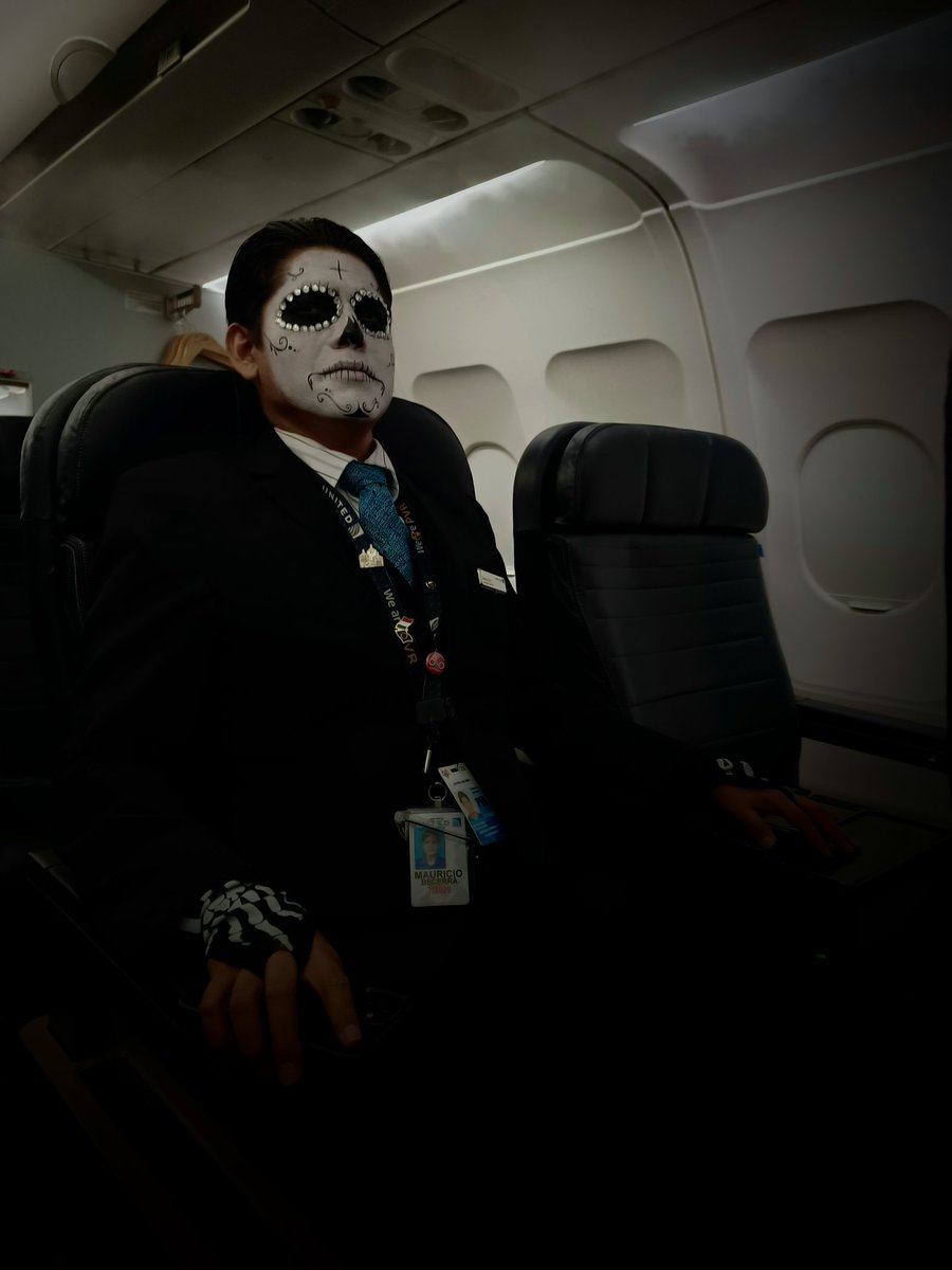 EsparzaLarissa's tweet photo. @united @weareunited #wearePVR #DayOfTheDead #uIMPACT https://t.co/29hT6bFpaX