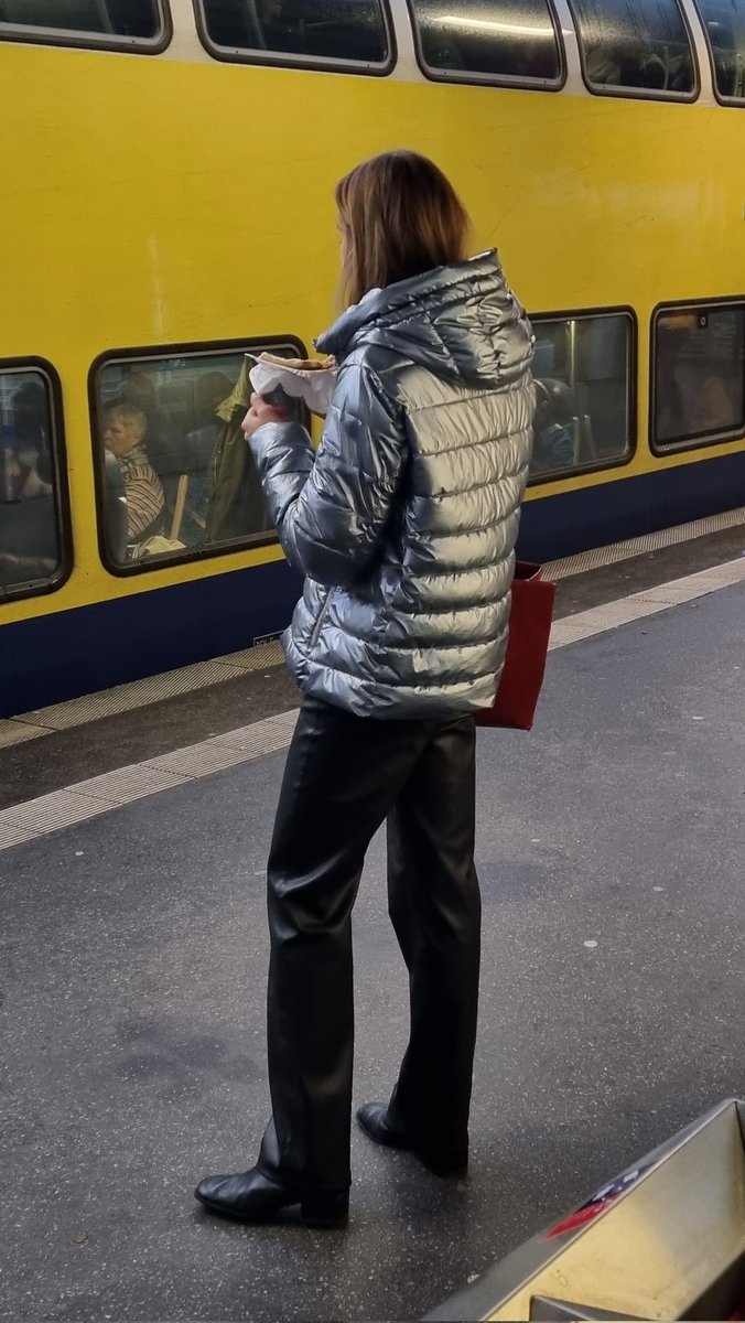 Wischmopp7's tweet photo. #downjacket #pufferjacket https://t.co/A8UXxuU86I
