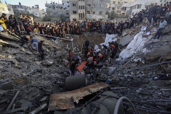 esenol's tweet image. Filistin
Gazze 
İstila
Soykırım 
#StopGenocideInGaza 
#wariscrime

theatlantic.com/photo/2023/10/…