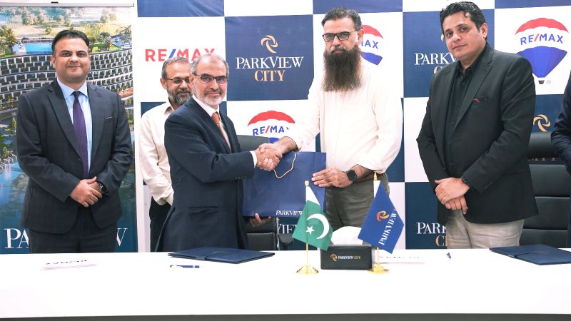 ReMaxPakistan's tweet photo. New Beginnings with RE/MAX

RE/MAX Pakistan officially appointed as "Authorised Sales Partner" by Park View City Developers. The MOU signing ceremony took place at Park View City Head Office in Islamabad.

UAN: (042) 111 736 736
Whatsapp: +92 (326) 8065555

#RealEstate #remax https://t.co/BIHSwB3OGV