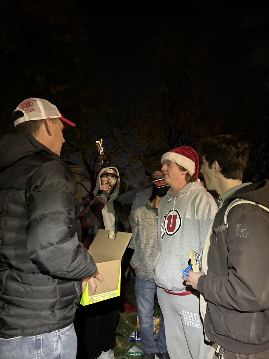 utahathletics's tweet photo. .@MarkHarlan_AD making the rounds at Presidents Circle and keeping everyone fully charged for tomorrow 🙌

#GoUtes https://t.co/xeYGQfyBeS