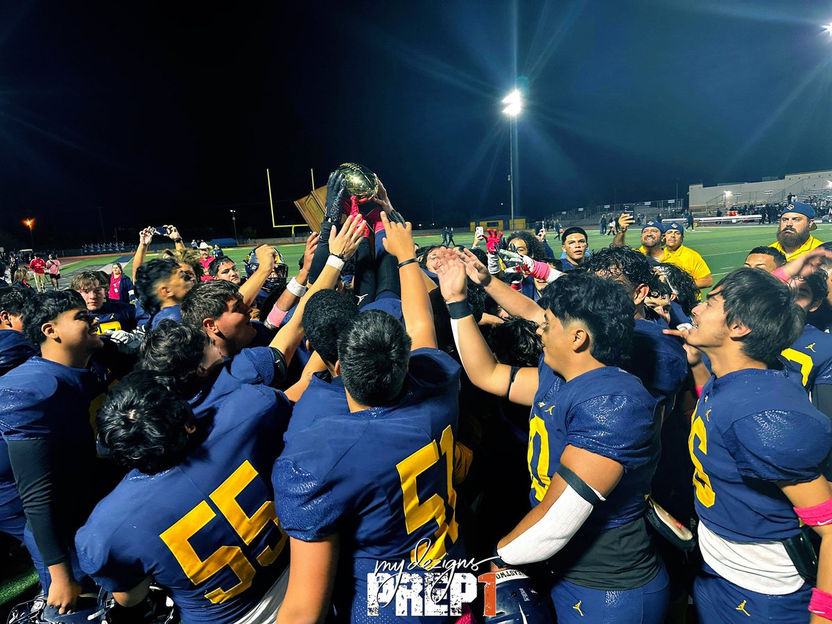 PREP1 (@prep1usa) on Twitter photo 💫 West Texas • DISTRICT CHAMPIONS! Congratulations to the Eastwood Troopers on winning the 1-6A District Championship Friday night 10/27!
Trooper Clap! 👏🏼 #GOTROOP #FAETW
📸 <a href="/mydezigns22/">📸 My DEZigns photography</a> | #Prep1
#DistrictChamps #1AAAAAA #txhsfb 💫 West Texas • DISTRICT CHAMPIONS! Congratulations to the Eastwood Troopers on winning the 1-6A District Championship Friday night 10/27!
Trooper Clap! 👏🏼 #GOTROOP #FAETW
📸 <a href="/mydezigns22/">📸 My DEZigns photography</a> | #Prep1
#DistrictChamps #1AAAAAA #txhsfb