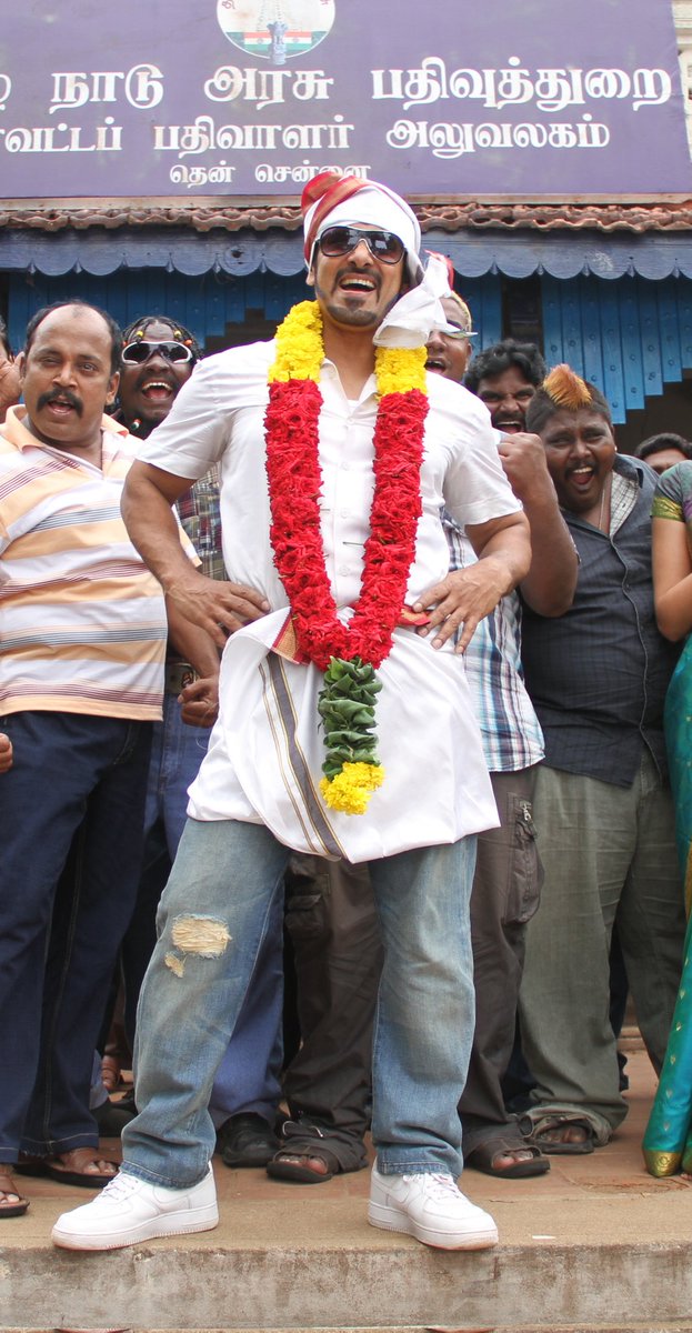 CDT_Offl's tweet photo. #Chiyaan62 Announcement today At 6pm 👀💥

#ChiyaanVikram 👑🛐

@chiyaan @sooriaruna @Kalaiazhagan15 @proyuvraaj @mugeshsharmaa https://t.co/EVOR79Wnlk