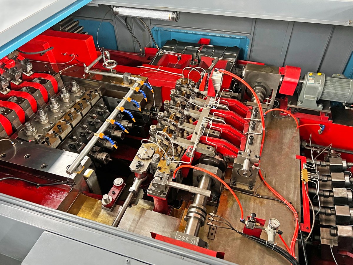 M16x200mm Five Stations Bolt Former Machine

Max. Cut-off Diameter: 18mm
Max. Cut-off Length: 270mm
K.O.: 246mm
P.K.O.: 36mm