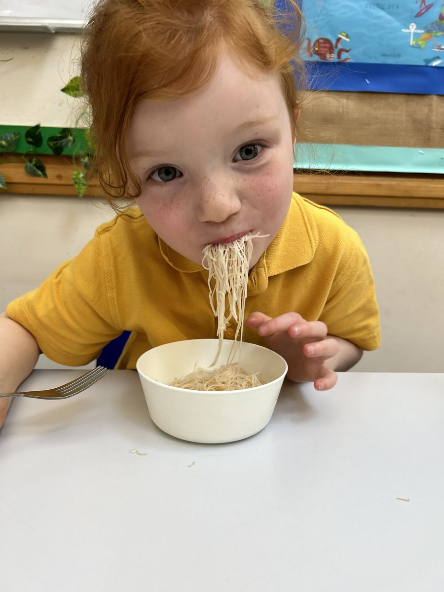 🌎We have had a fantastic World Awareness week!🌍Thank you to all our lovely volunteers who helped in cookery and clay- we couldn’t have done it without you!🍜🍓🍪
Happy half term everyone, see you on Monday 6th November🍁🍂