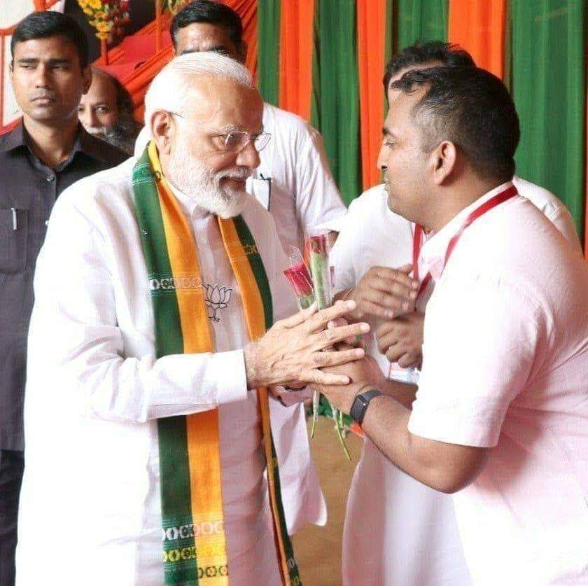 NishikantChouh1's tweet photo. प्रखर राष्ट्रवादी  युवाओ के प्रेरणा स्त्रोत बड़े भाई साहब @beingarun28 जी को जन्मदिवस की हार्दिक बधाई एवं मंगल शुभकामनाएं ।
 #HBdayArunYadav 💐
@beingarun28 https://t.co/qLMaHi7Bp9