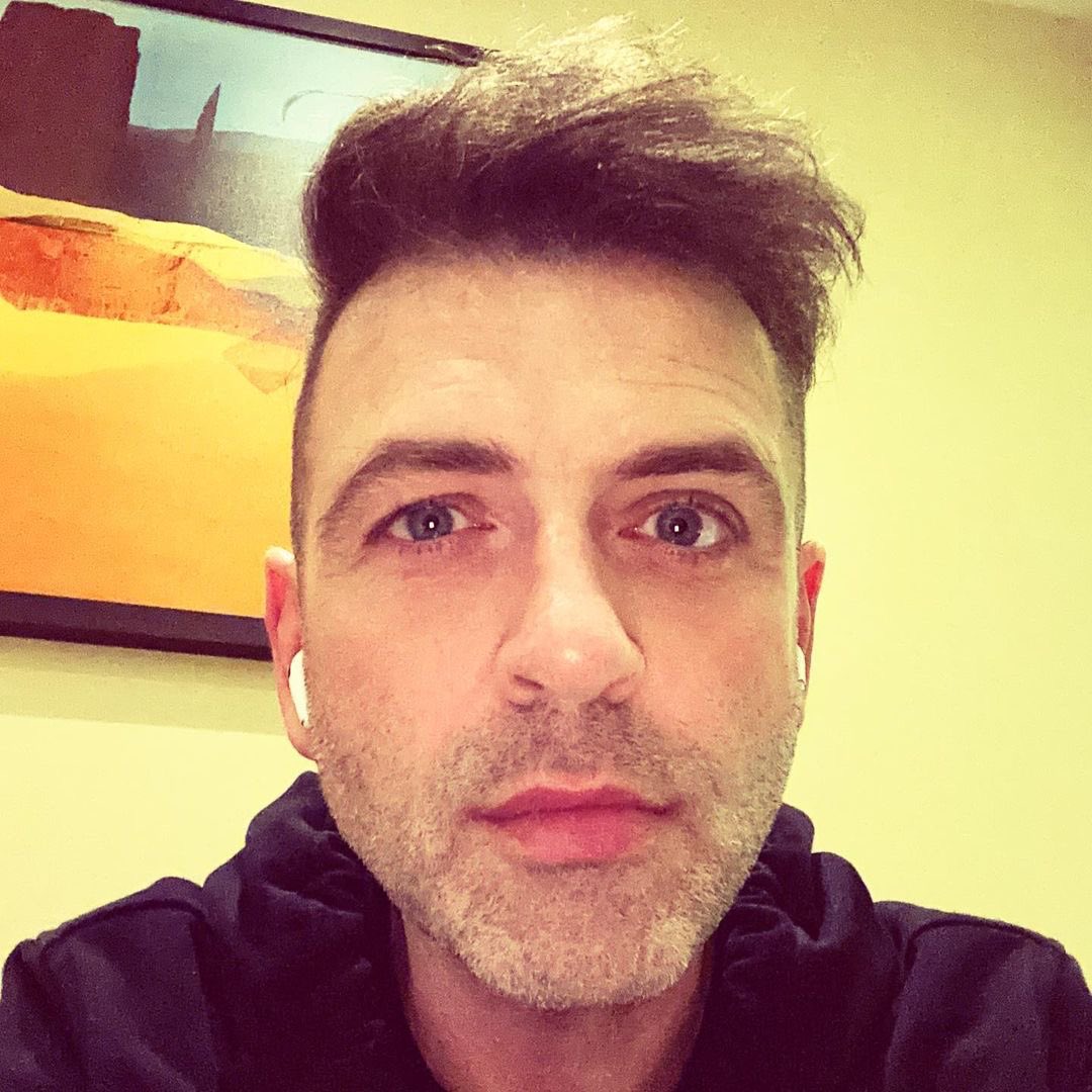 📷@MarkusFeehily: “After show late night flight, it must be true-crime podcast time!” ©️ instagram.com/markusmoments 😍♥️