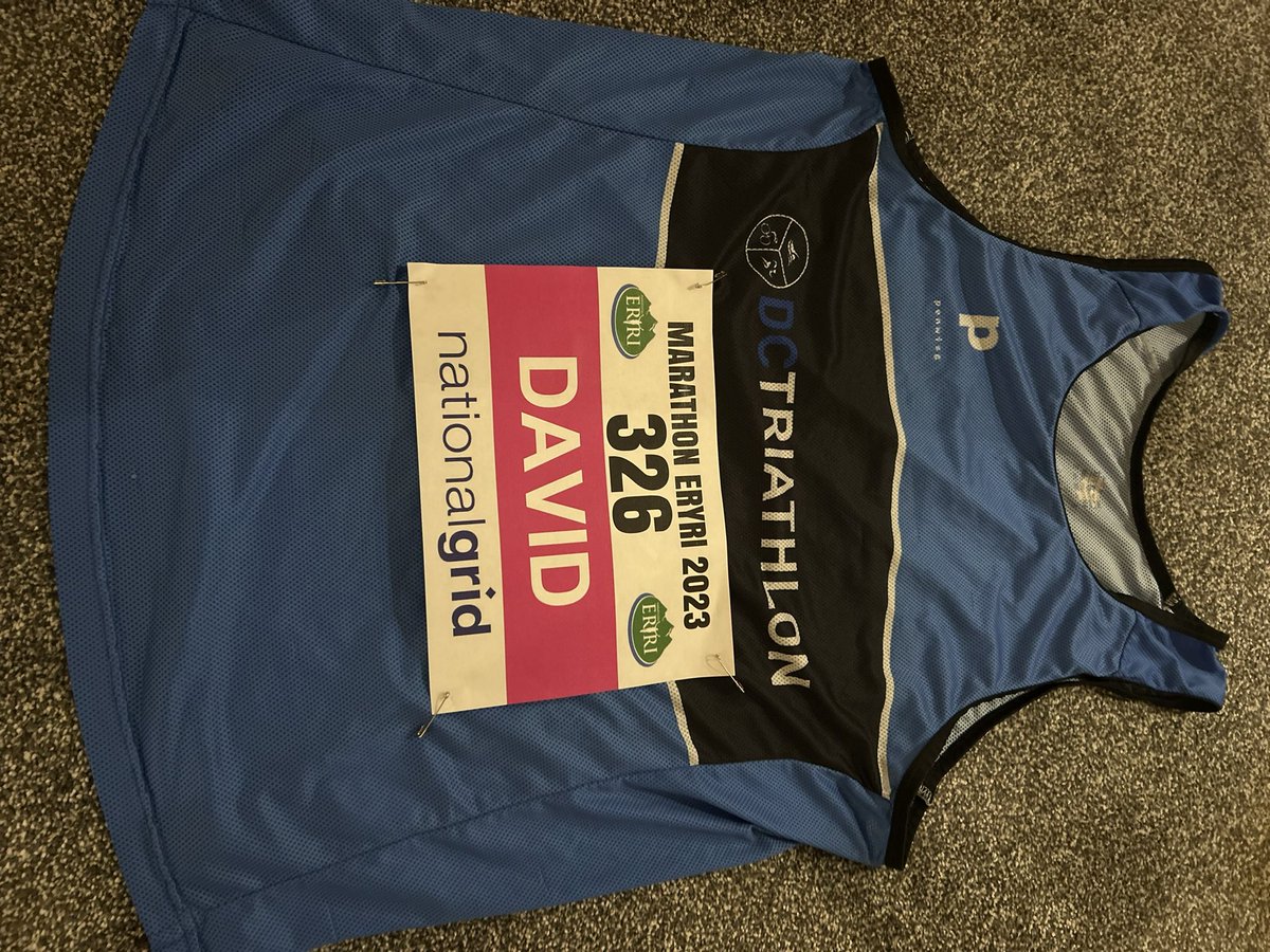 Up and at them! First time racing the iconic Marathon Eryri today followed by the Rugby World Cup final this evening. Super Saturday! . Tro cynta yn mentro @marathoneryri heddiw! Edrych fel tipyn o gwrs! #running