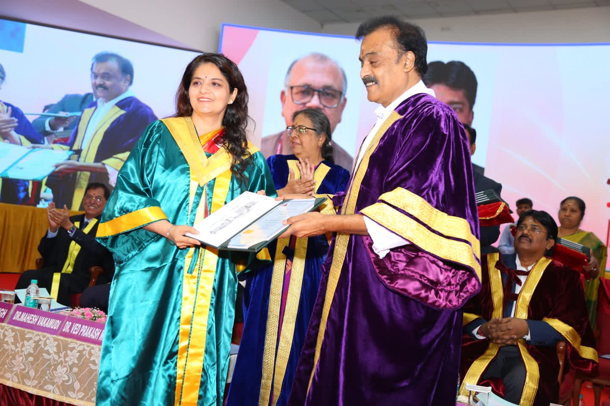 Congratulations to Dr. Jaideep Mahendra for earning the highest degree - Doctorate of Science in Dentistry (Periodontology) from Sri Ramachandra University & becoming the First Indian woman dentist (Periodontist) to get the distinction. @GSBediIAS @CMOTamilnadu @mansukhmandviya