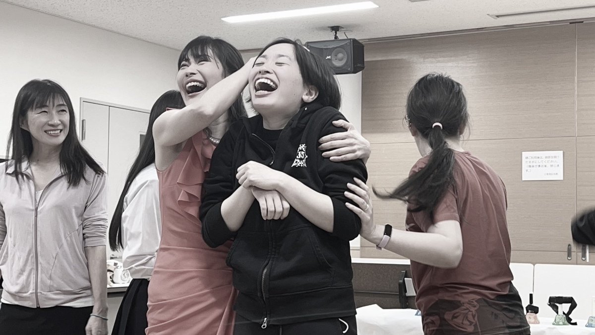ReON1001's tweet photo. Shuffle! 10
最終稽古が終わり、作品全体を見渡してみると
やはりお客さまを笑顔にすることだけに全振りした舞台だなぁと感じます。
それは一種、魔法のようなもので。

あなたを笑顔にするためだけに、だから心血を注ぎます。

劇場でお待ちしております🪄✨
https://t.co/20UZBVa2eQ https://t.co/WXv5VgL34K