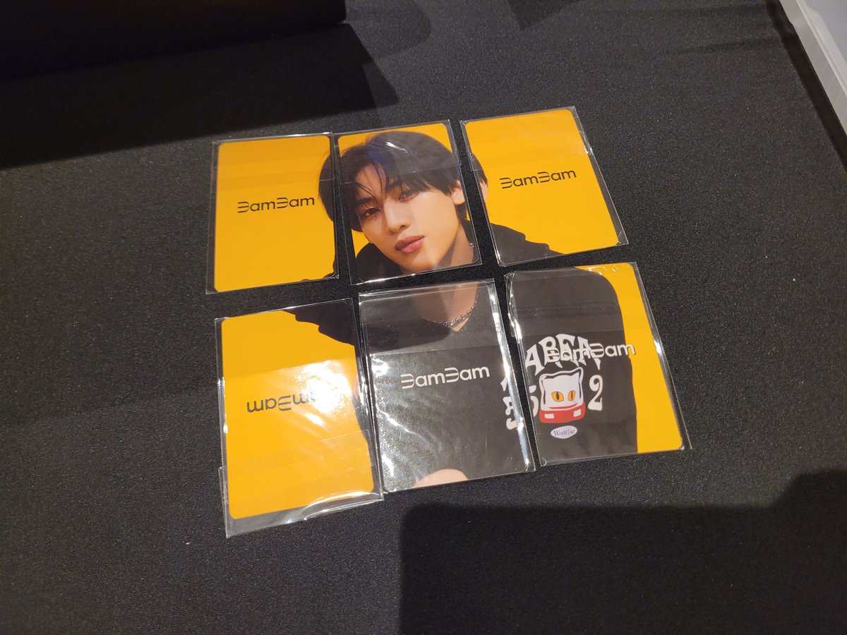 การ์ดที่ได้จากเมออ
ด้านหลังต่อเป็นรูปน้องได้ค่ะ

---
ใครไม่มีเวลารอต่อแถว มาไม่ทัน
🌕 รับหิ้ว ชิ้นละ 30 บาท

ทัก line ได้น้า เดมจม ค่า
line.me/ti/p/upbTtbfKOU

#BamBam_TOUR_AREA52 
#BamBamAREA52inBKK2ndShow 
#BamBamAREA52inBKK 
#BamBam
#BamBamAREA52inBKKDAY1