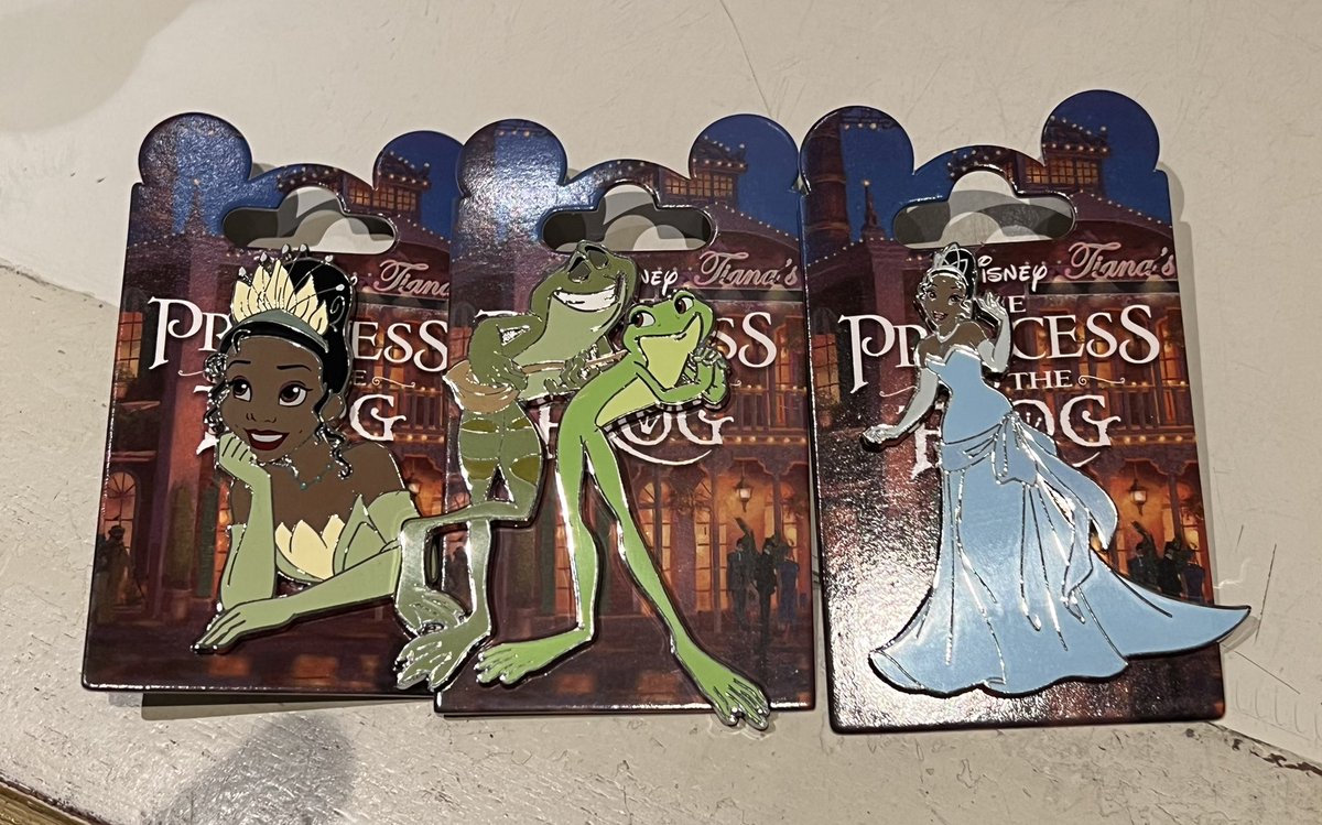 ✨ 🛍️ Lanière (10€) et pin’s  : La Princesse et La Grenouille 🐸 ✨

#disneylandparis