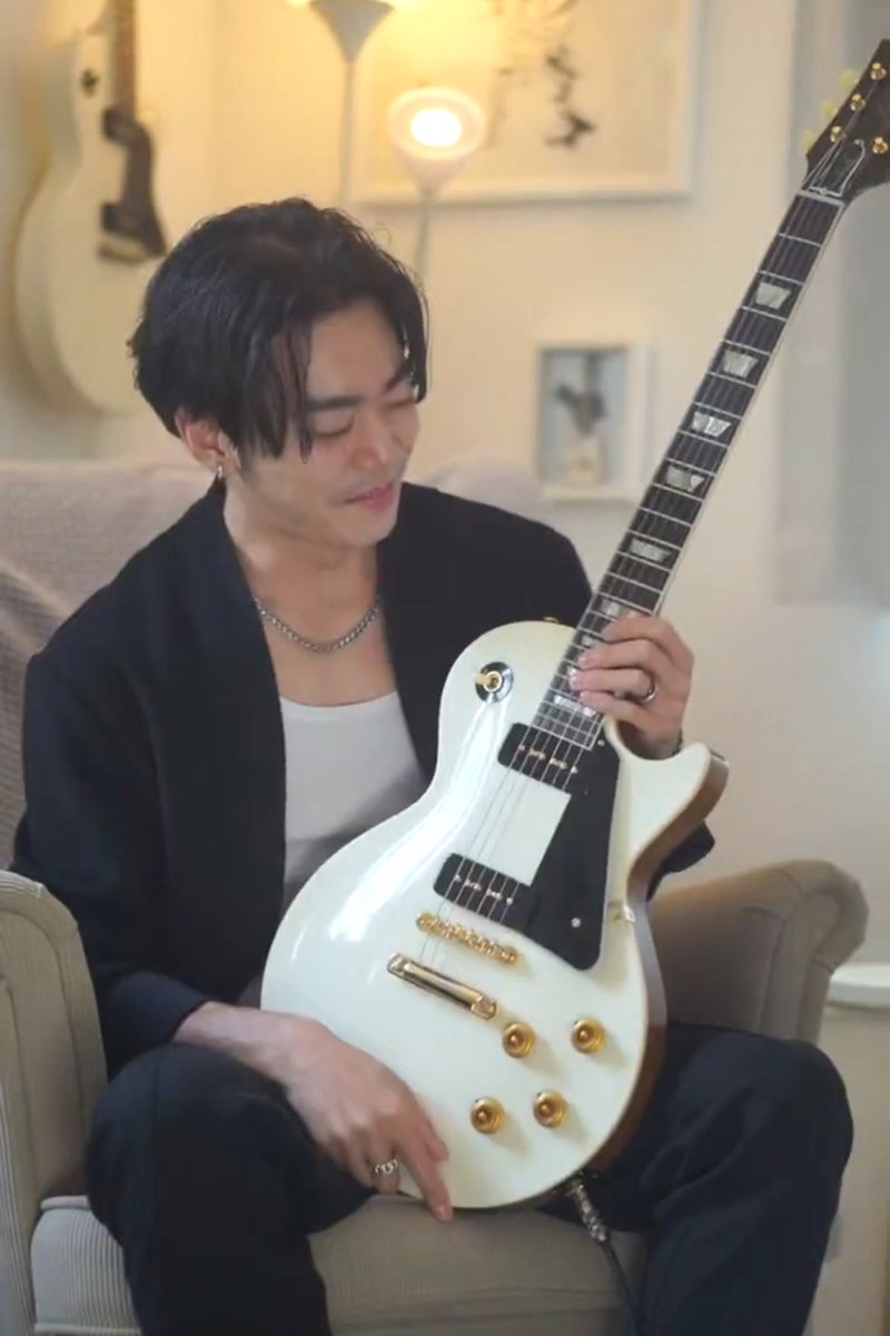 Gibsonの白いレスポールってカッコいいなぁ〜ってずっと思ってたんです