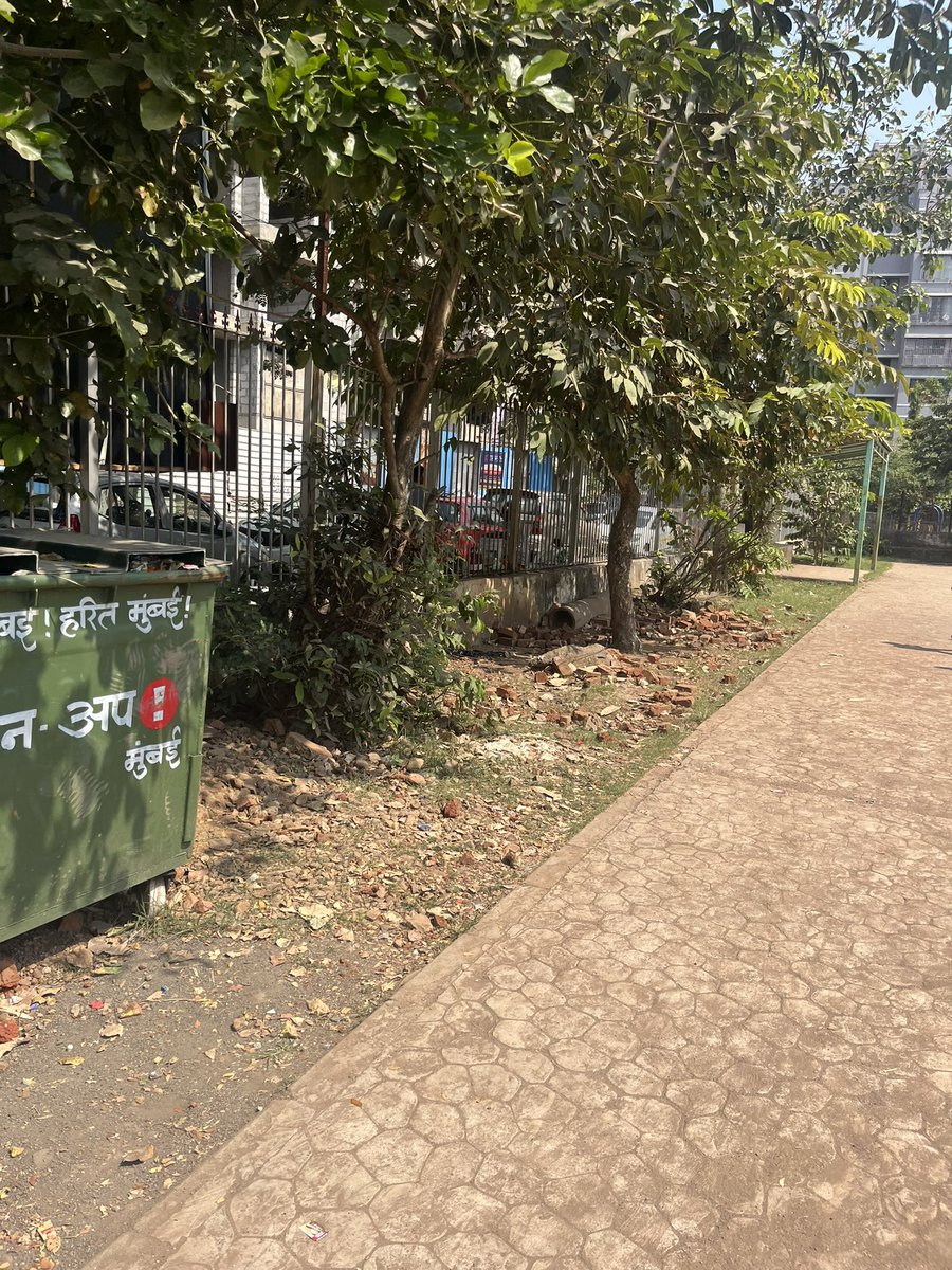 manthankmehta's tweet photo. Construction debris of artificial immersion pond left behind in Chattrapati Shivaji play ground in Kurla East. Poor restoration work of ground. The dust is causing harm to morning and evening walkers @mybmcWardL @mybmc @mpcb_official @AshwiniBhide https://t.co/Qo5GC4YDfE