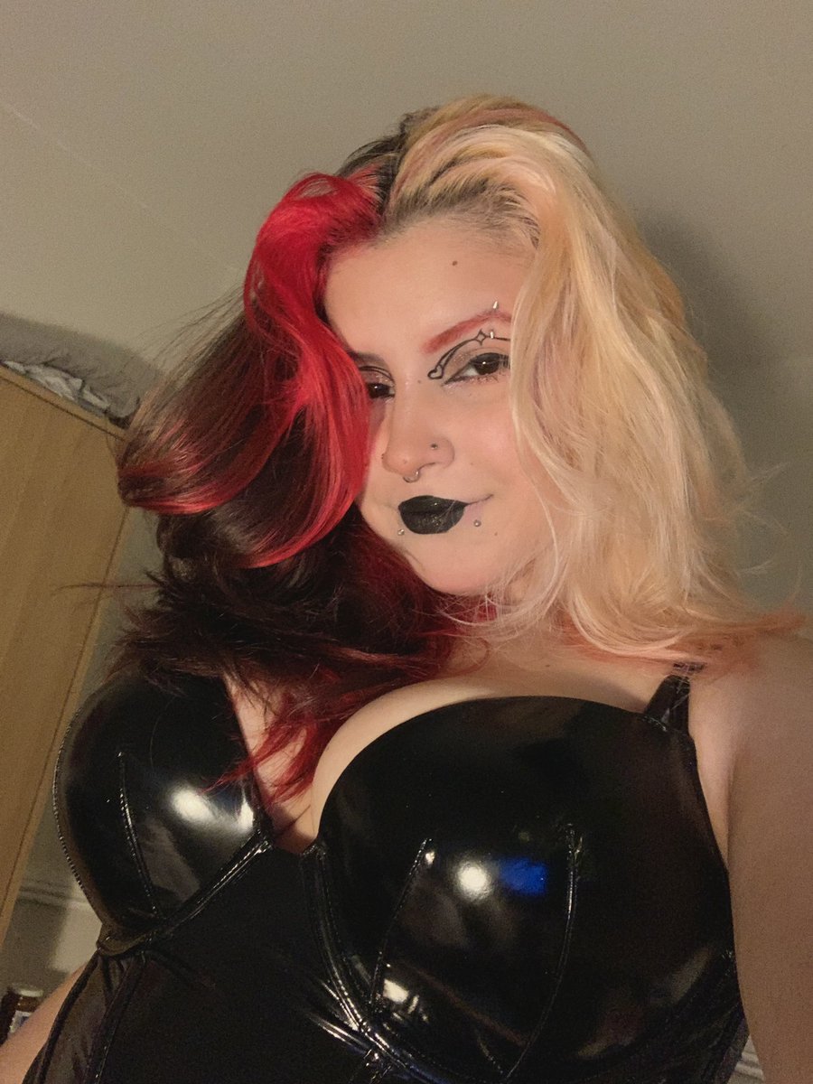 MaybeLola_'s tweet photo. There was a sex party at my job 🤠 https://t.co/VPy5b8xp6F