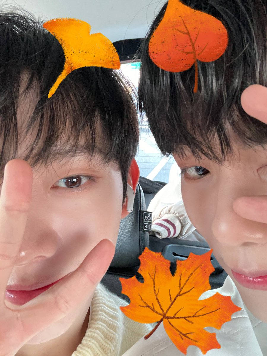 1ondo2's tweet photo. 정현이 버블에 메인즈 셀카!! https://t.co/qgO5PzIWPi