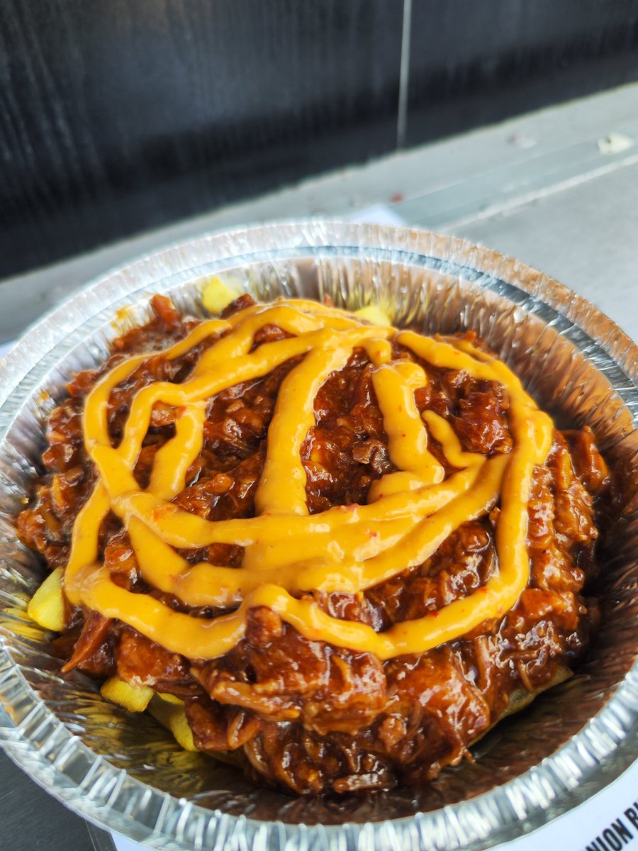 LoadedFlavez's tweet photo. Loaded fries!
JD pulled pork
Salt n pepper chicken
#wrexham #nottscounty #efl #leaguetwo #nottingham #nottinghamfootball #nottscountyfans #wrexhamfans #cattlemarket https://t.co/QAU3jGL1WH