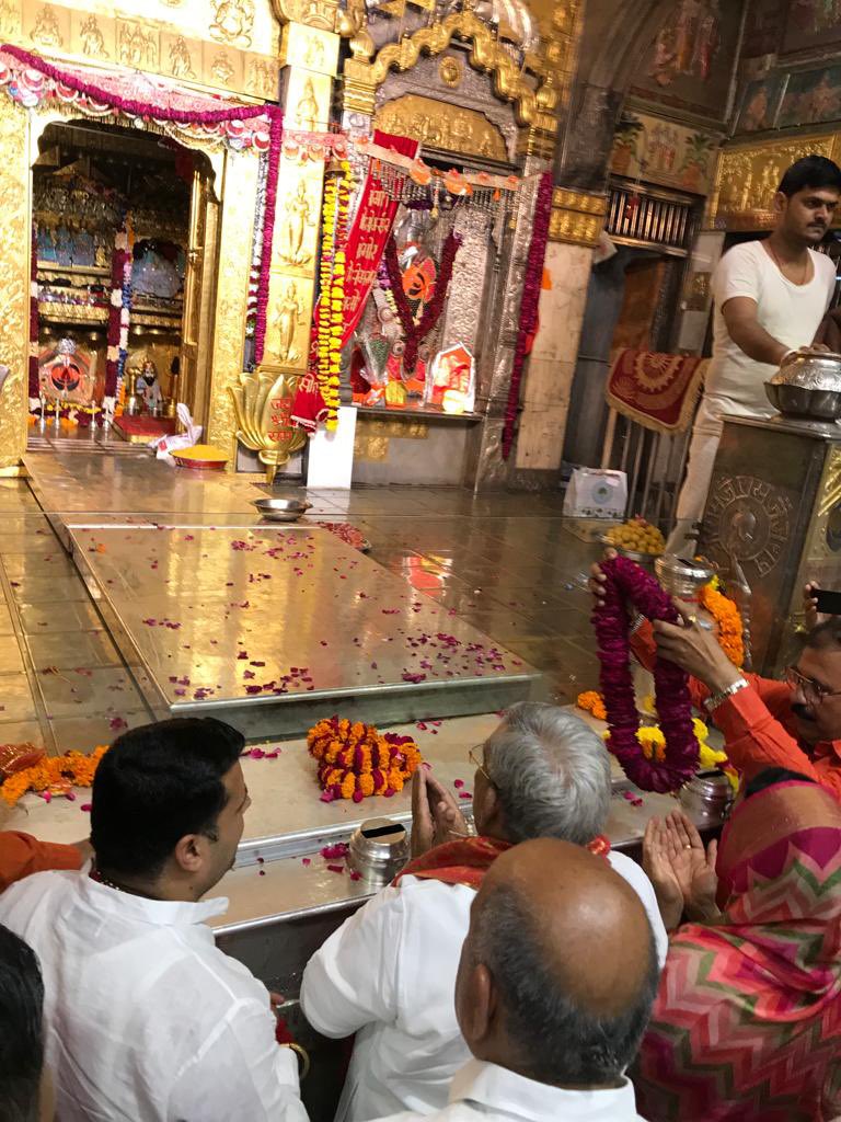 salasarpujariji's tweet image. ब्राह्मण समाज के सिरमौर सीकर के विधायक राजेन्द्र जी पारीक ने सालासर बालाजी महाराज के दर्शन कर देश और प्रदेश में कुशहाली की कामना की सालासर मन्दिर में पुजारी परिवार ने स्वागत किया #RajendraPareek #MLA2023 #sikar