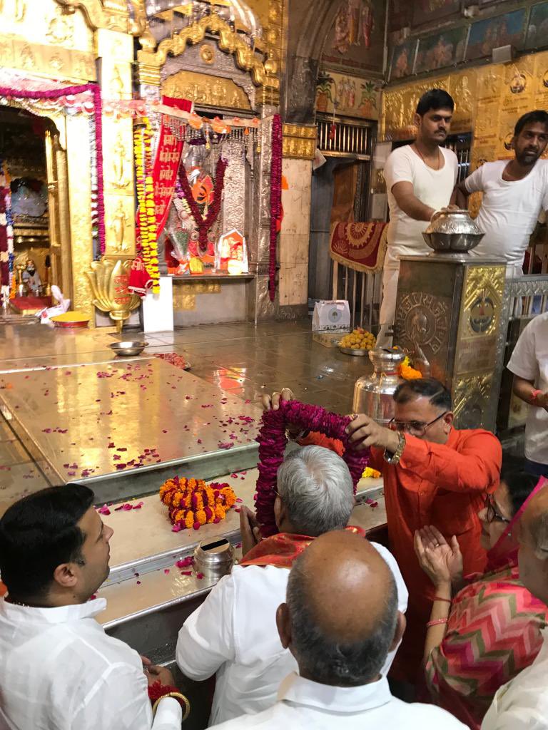 salasarpujariji's tweet image. ब्राह्मण समाज के सिरमौर सीकर के विधायक राजेन्द्र जी पारीक ने सालासर बालाजी महाराज के दर्शन कर देश और प्रदेश में कुशहाली की कामना की सालासर मन्दिर में पुजारी परिवार ने स्वागत किया #RajendraPareek #MLA2023 #sikar