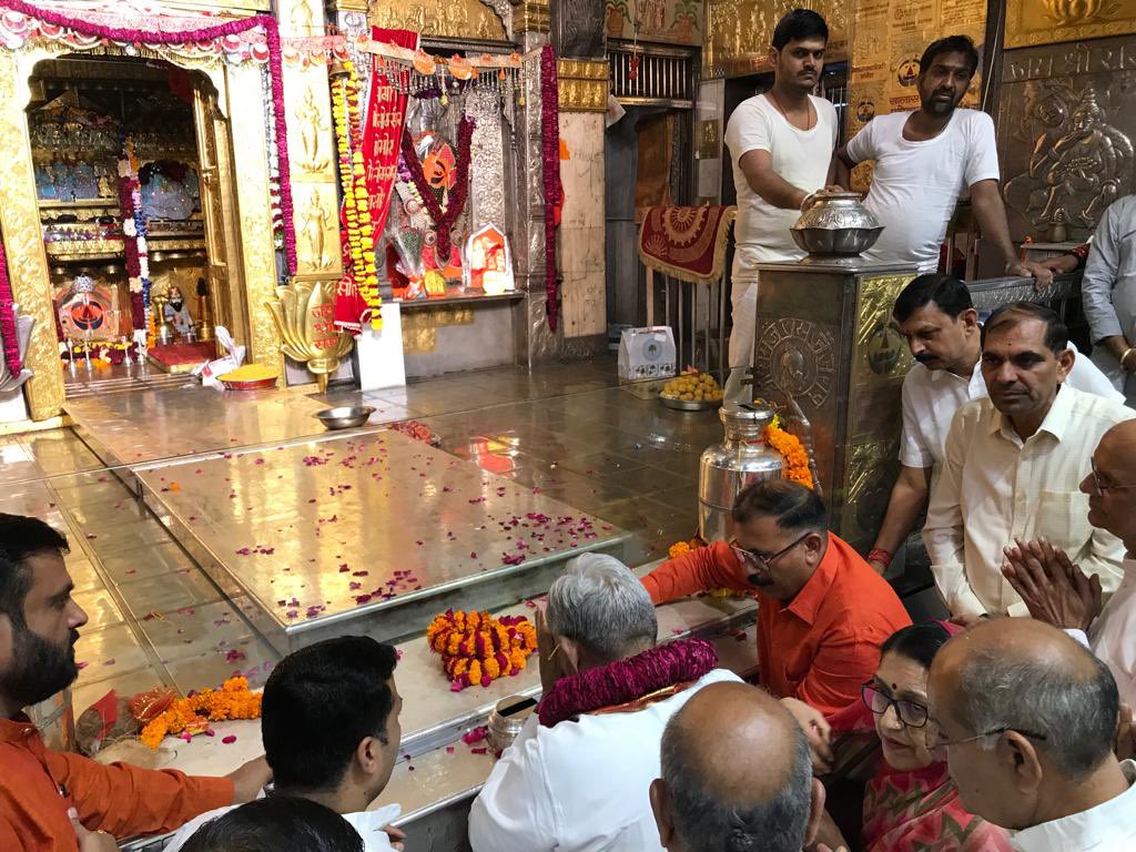 salasarpujariji's tweet image. ब्राह्मण समाज के सिरमौर सीकर के विधायक राजेन्द्र जी पारीक ने सालासर बालाजी महाराज के दर्शन कर देश और प्रदेश में कुशहाली की कामना की सालासर मन्दिर में पुजारी परिवार ने स्वागत किया #RajendraPareek #MLA2023 #sikar