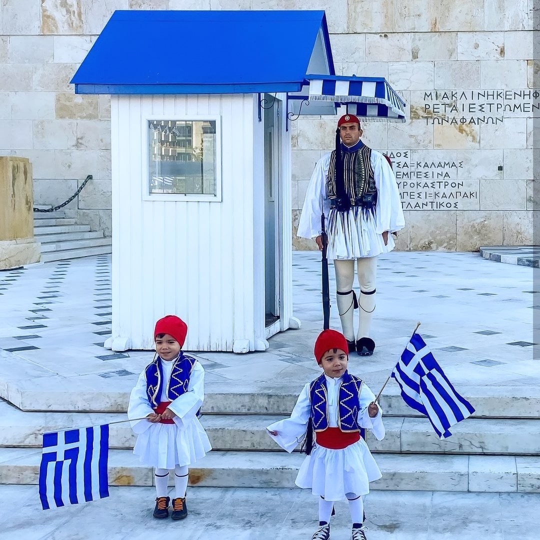 Μην φοβάστε, πάντα αυτός ο τόπος θα γεννά ήρωες
Χρόνια Πολλά Ελληνες!